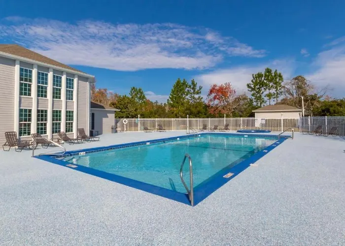 Charming 2br W/ Private Balcony In Gulf Shores, Pool, Hot Tub Holiday home Gulf Shores