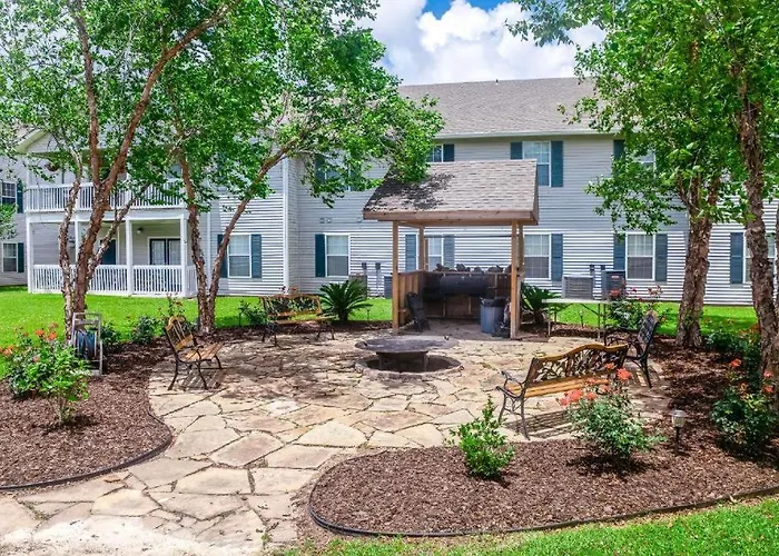 Charming 2br W/ Private Balcony In Gulf Shores, Pool, Hot Tub Holiday home Gulf Shores