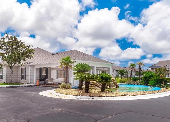 Charming 2br W/ Private Balcony In Gulf Shores, Pool, Hot Tub Holiday home