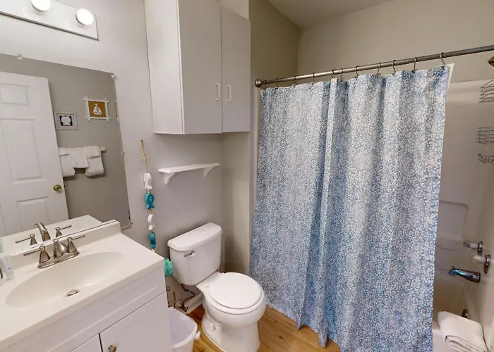 Charming 2br W/ Private Balcony In Gulf Shores, Pool, Hot Tub Holiday home Gulf Shores