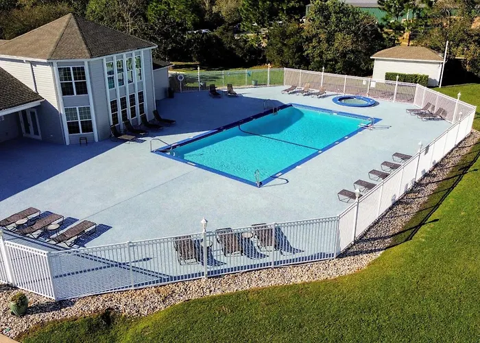 Holiday home Charming 2br W/ Private Balcony In Gulf Shores, Pool, Hot Tub *