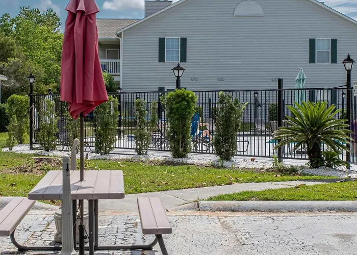 Charming 2br W/ Private Balcony In Gulf Shores, Pool, Hot Tub Gulf Shores