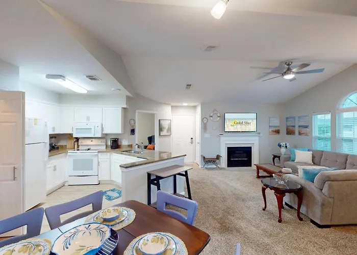 Charming 2br W/ Private Balcony In Gulf Shores, Pool, Hot Tub Holiday home Gulf Shores