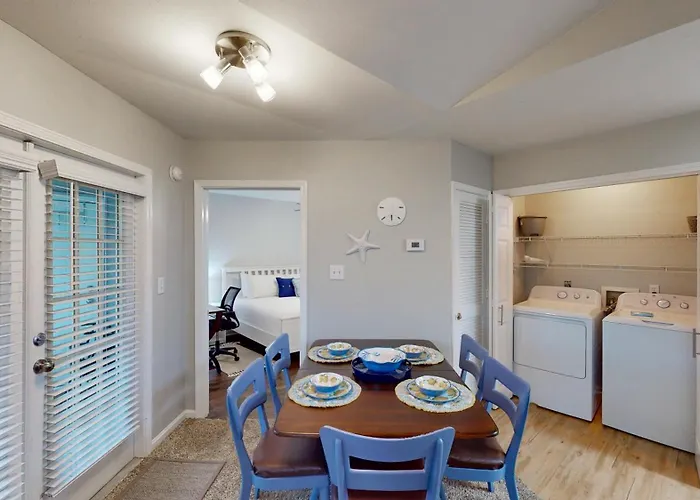 Charming 2br W/ Private Balcony In Gulf Shores, Pool, Hot Tub *