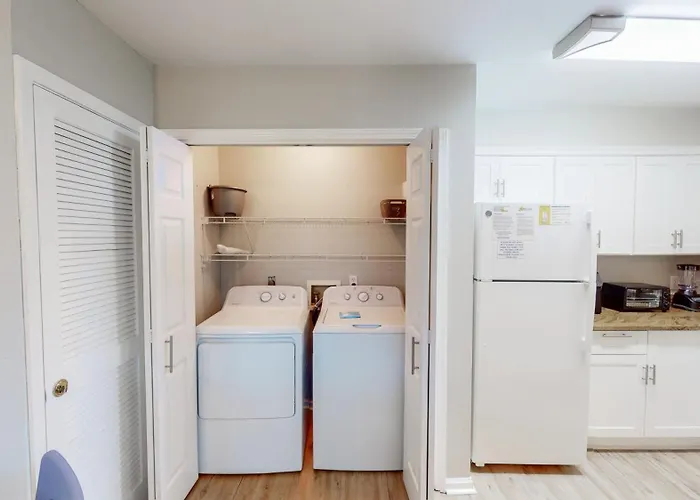Charming 2br W/ Private Balcony In Gulf Shores, Pool, Hot Tub Gulf Shores
