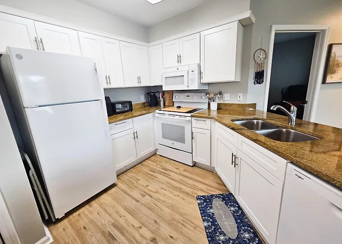 Charming 2br W/ Private Balcony In Gulf Shores, Pool, Hot Tub * Gulf Shores