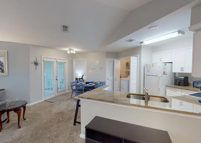 Charming 2br W/ Private Balcony In Gulf Shores, Pool, Hot Tub Holiday home