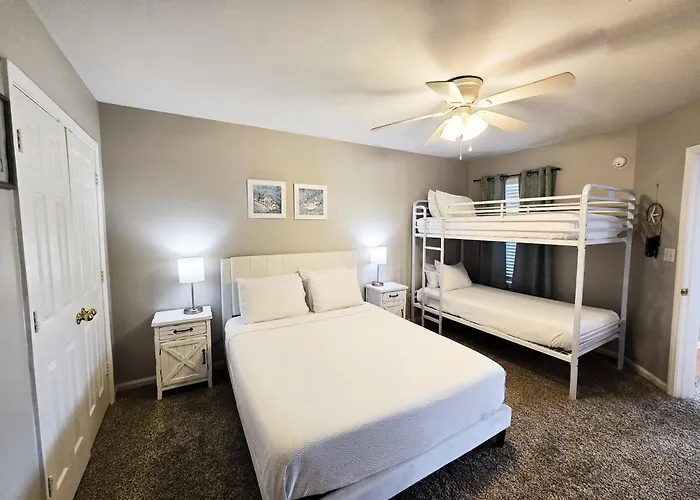 Charming 2br W/ Private Balcony In Gulf Shores, Pool, Hot Tub *