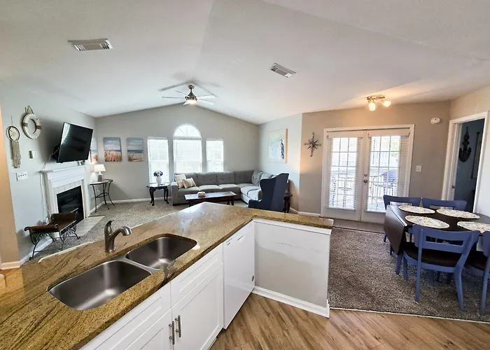 Charming 2br W/ Private Balcony In Gulf Shores, Pool, Hot Tub Holiday home *